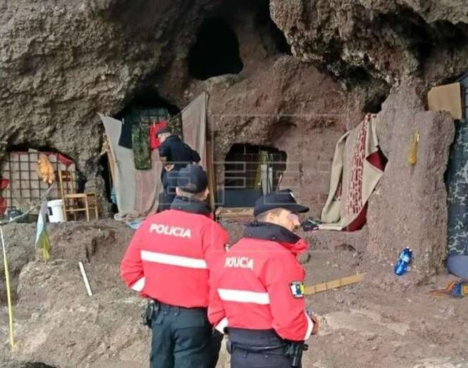 Imagen de la actuación de la Policía Canaria en el BIC de la Cueva de los Canarios (Foto TA)